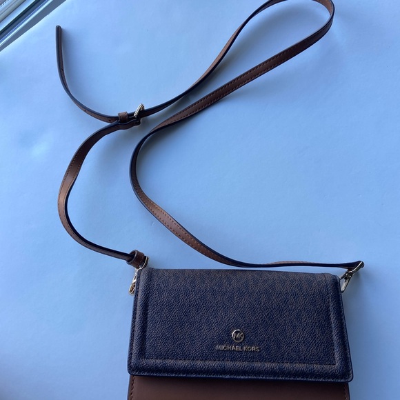 Michael Kors Crossbody Bag - Picture 2 of 10